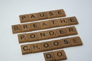 scrabble tiles saying pause breathe ponder choose do